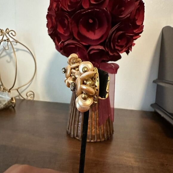 Vintage Clip Earrings Original by Robert gold tone - Picture 2 of 5